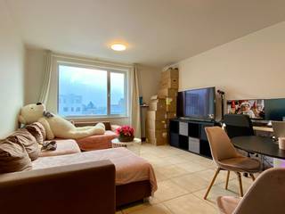 Dit appartement bestaat uit: inkomhal, ruime woonkamer met veel lichtinval, open ingerichte keuken, badkamer en 1 ruime slaapkamer.In de...