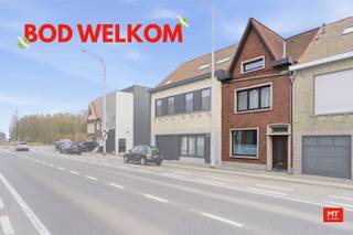 Bent u op zoek naar een ruime woning op wandelafstand van alle voorzieningen, met een uitstekende bereikbaarheid? Dit pand combineert een centrale ligging met een aangename rust en privacy, dankzij de uitbouw en de diepe tuin. Verder beschikt de woning over <strong>conforme elektriciteit, een gunstig EPC en slechts één asbestmateriaal (schouwbuis).</strong><br /><br /><strong>Indeling van het pand </strong>
<ul>
	<li>Gelijkvloerse verdieping: inkomhal (8 m²), ruime en lichtrijke woonkamer (28 m²) met voldoende plaats voor een bureau of speelhoek. Aansluitend bevindt zich de eetkamer (23 m²) met de keuken (21 m²), uitgerust met een koelkast met vriesvak, oven en gasfornuis. Verder is er op het gelijkvloers een badkamer (7 m²) met ligbad, douche, toilet en enkelvoudig wasmeubel. De badkamerspiegel is voorzien van infraroodverwarming, wat perfect samengaat met de aanwezige zonnepanelen.</li>
	<li>Eerste verdieping: nachthal (4 m²) en twee volwaardige slaapkamers (20 m² en 14 m²), beide voorzien van maatkasten.</li>
	<li>Tweede verdieping: twee extra slaapkamers (17 m² en 12 m²) die nog verder afgewerkt kunnen worden naar eigen smaak.</li>
	<li>Kelderverdieping: droge kelder (18 m²).</li>
</ul>
<br /><strong>Kenmerken</strong>

<ul>
	<li>Zonnige tuin met praktische buitenberging</li>
	<li>Verwarming op aardgas, aangevuld met infraroodverwarming in combinatie met 12 zonnepanelen</li>
	<li>Waterverzachter</li>
</ul>
<br />Benieuwd naar de indeling? Check zeker <strong>onderstaande video. </strong><br />Link: https://youtube.com/shorts/43Yfwdr-tW4?feature=share<br /><br />Meer informatie of een vrijblijvend bezoek? Contacteer Eden op 0470 43 78 21 of mail info@minthus.be