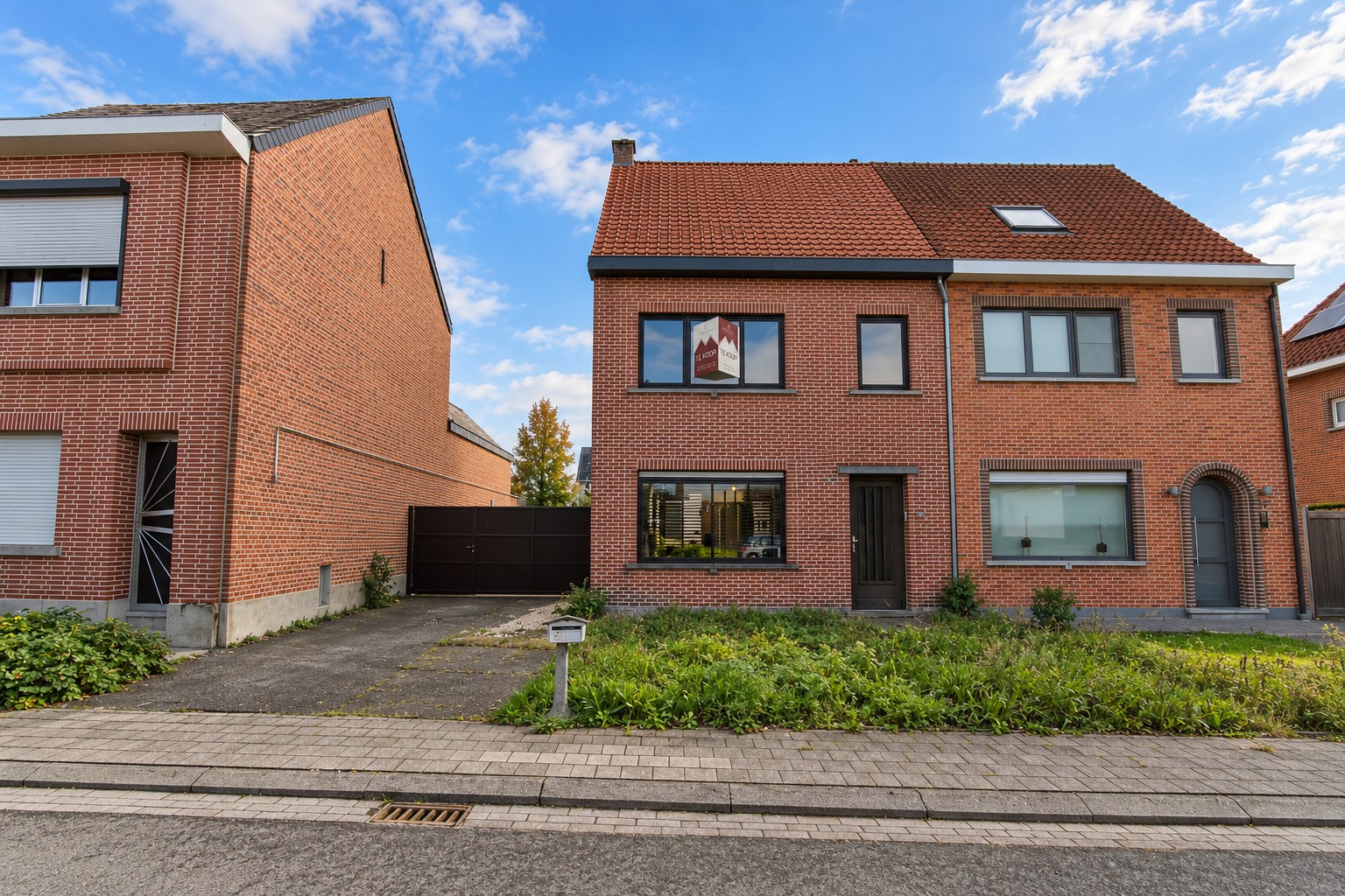 Te koop: Rustig gelegen halfopen bebouwing met 4 slaapkamers, 4 garages en ruime tuin in Sint-Niklaas - foto 2