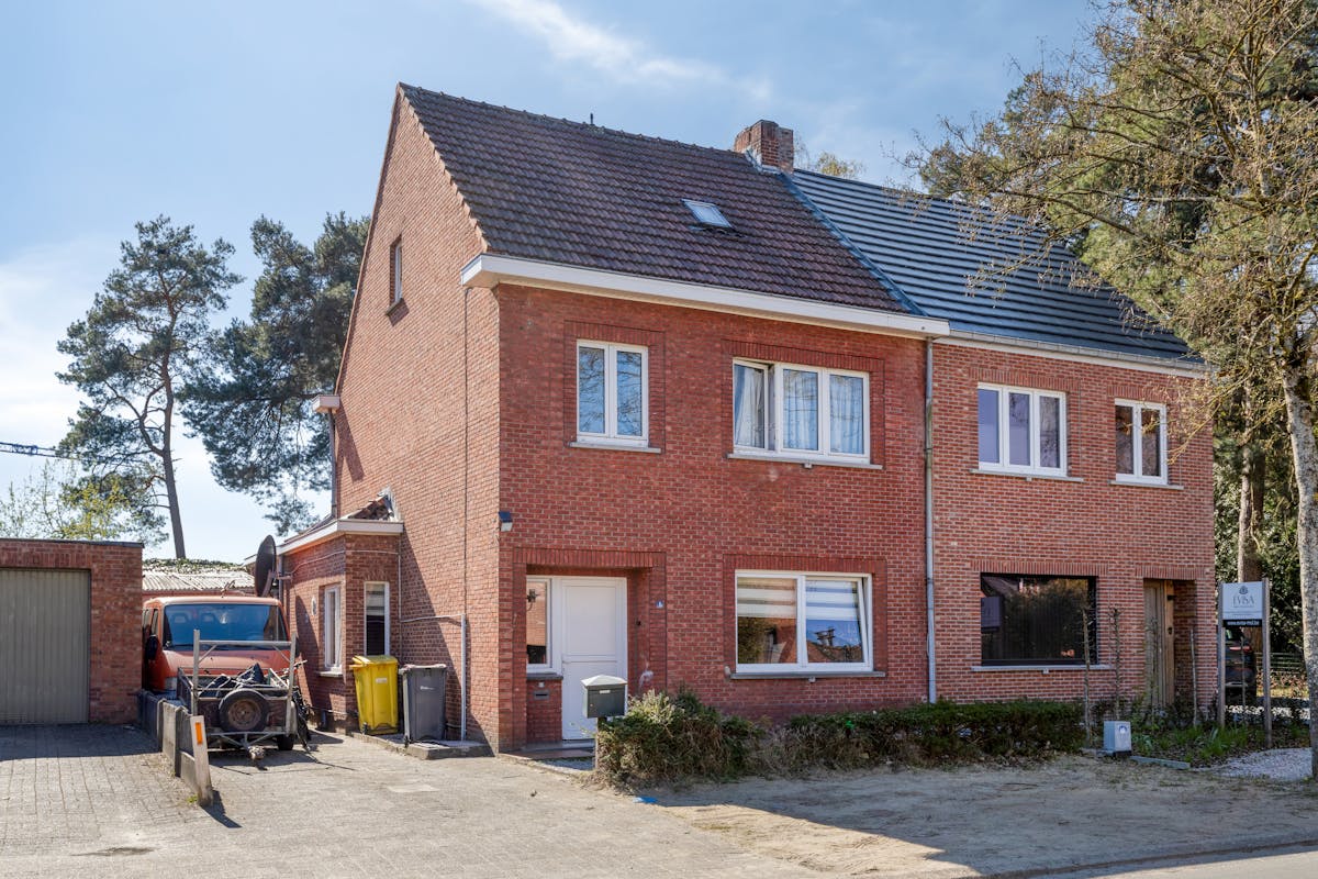 Ruime half-open woning in rustige omgeving te Gompel - foto 1