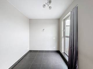 Deze instapklare studio is gelegen in een grote en moderne residentie in Denderleeuw, op wandelafstand van het station en alle nodige...