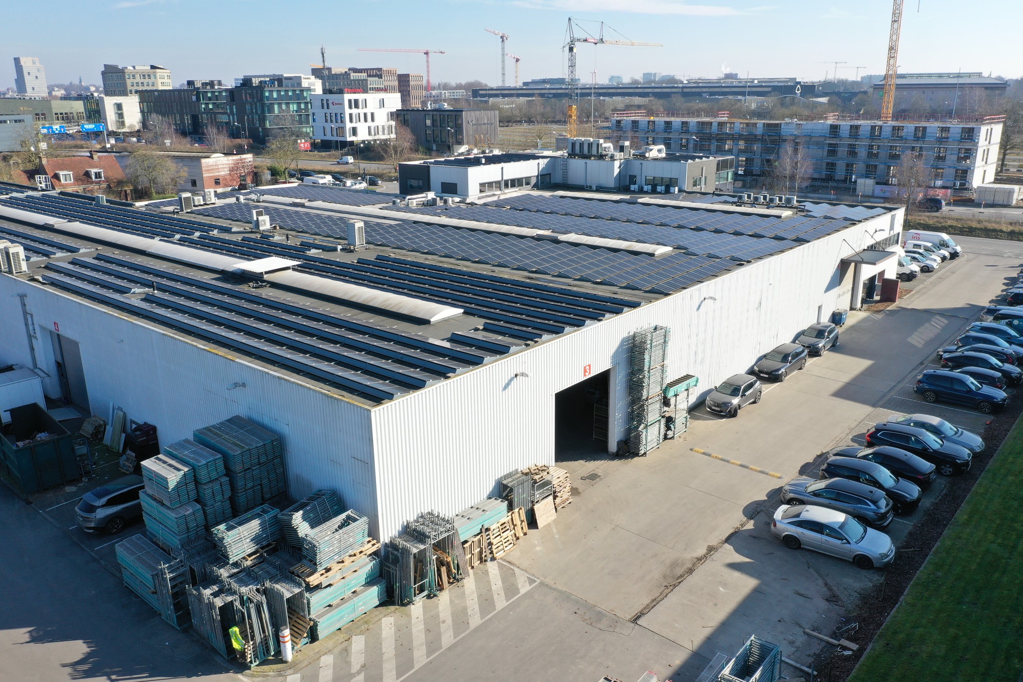 Magazijnruimte 1104m² met 206m² kantoren vlakbij The Loop in Gent. - foto 1