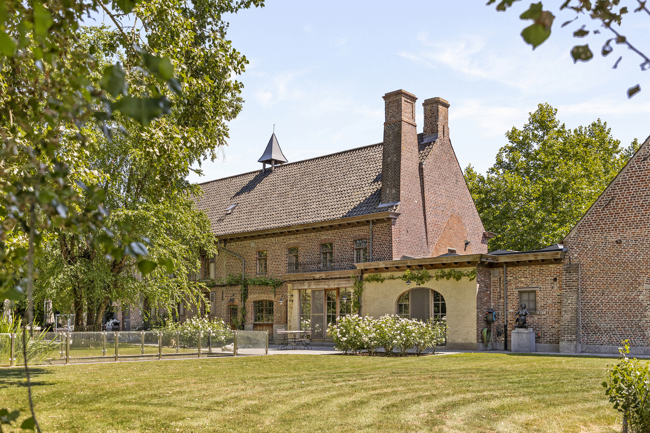 Unieke vierkantshoeve met enorm veel potentieel!  - foto 2