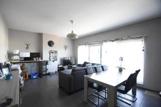 Ben je op zoek naar een comfortabel appartement met garage en zonder gemeenschappelijke kosten? Dan is dit pand zeker het ontdekken waard.Je betreedt...