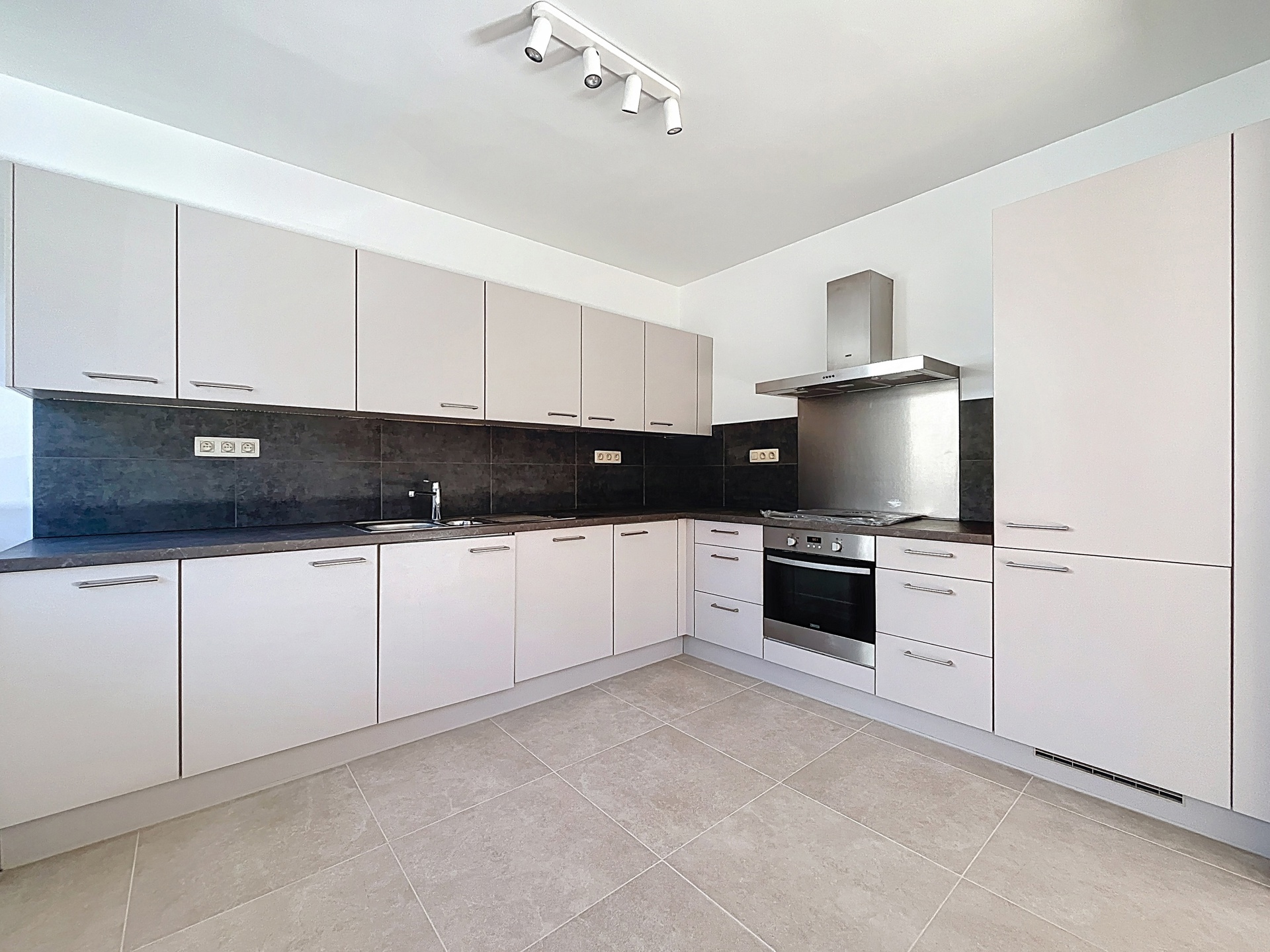 Apartment for rent in Watermael-Boitsfort with 3 bedrooms - photo 4