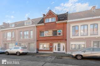 Deze gerenoveerde woning is gelegen in een rustige wijk nabij het centrum van Sint-Niklaas. De woning heeft alles wat u nodig heeft om ruim...