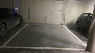 Private ondergrondse autostaanplaats op -1. Gunstig gelegen op wandelafstand van park spoor noord, verschillende winkels en centrum Antwerpen.Parking...