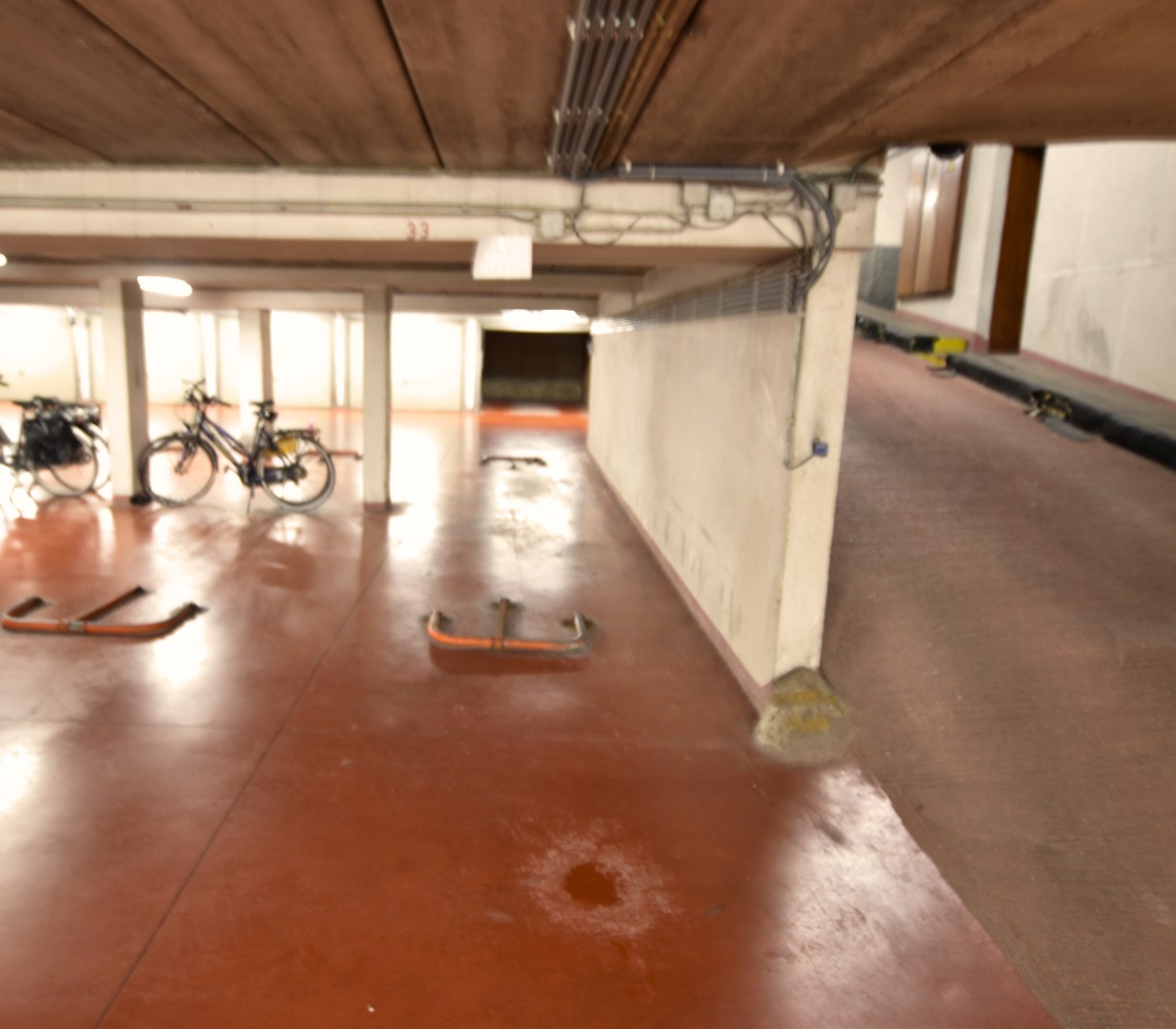 Garageplaats centraal gelegen nabij het Albertplein en de  Kustlaan - foto 3