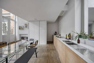Welkom in dit eigentijdse appartement, gelegen in een beveiligde en exclusieve 'gated community 'op het historische terrein van de...