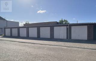 Deze zeven garageboxen zijn voorzien van een gemetselde constructie, betonnen vloer en houten dakconstructie met geprofileerde staalplaten.Afmetingen...