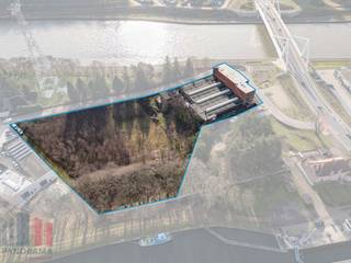 New custom-built industrial property for sale on a 11,200 m² plot in Herentals.Exceptionally located along the Albert Canal, just 270 m from the busy...