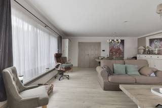 Découvrez cette charmante et spacieuse propriété commerciale au cœur de MERELBEKE-MELLE !Bienvenue dans votre future maison, idéalement située dans...