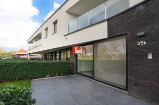 Recent appartement met 2 slaapkamers en groenzicht! Zeer rustig gelegen met zicht op de natuur, doch op slechts enkele km van de E34 en de haven.Het...