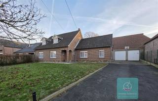 <p><span>immo Talenco sells at Baardegemstraat 9 – Opwijk this spacious family home of the type ‘triple gable’ with warehouse/workshop and office space on a plot of ± 21 are 50 ca. The main building offers a habitable surface of no less than 247 m² and includes 4 bedrooms, a pleasant living space, a kitchen area to modernize with breakfast corner, an office space and a separate storage space/workshop + garages of ± 300 m².</span><span> This property lends itself perfectly to combining living and working, the realization of a care home or second home in the outbuilding is also a possibility (permit issued). Ideal for independent activity, property with great potential.</span></p><p><span> </span></p><p><span>Ground floor</span><span>:<br />A</span><span>front garden, a paved driveway for several cars for the outbuilding (shed/atelier of ± 300 sqm, car parking in the courtyard, an entrance hall with large office space and a ground floor bedroom, a large office space also accessible through a separate entrance door. A luminous living space, a kitchen area to be renovated with breakfast corner, a bathroom to be renovated, storage space in the 4 garages, a spacious south-facing terrace laid in concrete bricks and a fenced garden guaranteeing the necessary privacy, a storage room with the possibility of creating an apartment.</span></p><p><span> </span></p><p><span>Second floor:</span></p><p><span>Through the staircase hall, one enters the night hall giving access to the 3 bedrooms and the attic spaces with expansion possibilities.</span></p><p><span> </span></p><p><span> </span></p><p><span>GENERAL FEATURES:</span><span><br />Asbestos certificate</span><span>: asbestos materials present – not urgent to remove<br />Car parking in front of the house and in the driveway <br />Glazing: high-efficiency glass in alu windows – fitted with shutters<br />Flooring: ceramic floor tiles, parquet floor in living area <br />Flooring certificate: Blanco Built in 1952<br />Building depth of house ± 13.45 m<br />CV: individual – CV natural gas <br />EPC: label F - 651 kWh/m²/year, UC:</span><span> 202410619-0003287526-RES1<br />Gable</span><span>width of</span><span>home ± 6.50 m <br />Nutility area of home: </span><span>±</span><span> 234 m² excluding garage <br />Flood susceptibility</span><span>:</span><span> <br />P-Score</span><span>and G-score A <br />Plot area: 21 are 50 ca  </span> <br />PV<span>EI not conforming to AREI<br />NewLine#Visits</span><span>by appointment: </span><span><br />Tel</span><span>. </span><span>Ilona Bewaert, 0496/22.02.66; </span><span><span>ilona@immotalenco.com</span></span><span> </span></p><p><span> </span></p><p><span> </span></p>