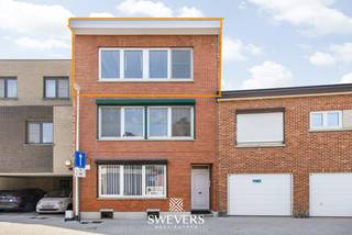 Voor meer info en foto’s, surf naar www.swevers.be – Dit instapklare appartement op de tweede verdieping, gelegen aan Radiostraat 34 bus 3...