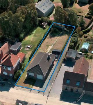 Deze verzorgde bungalow ligt op een zonnig en rustig gelegen perceel van 930m² in het bruisende centrum van Ertvelde. Mits opfrissing en renovatie...