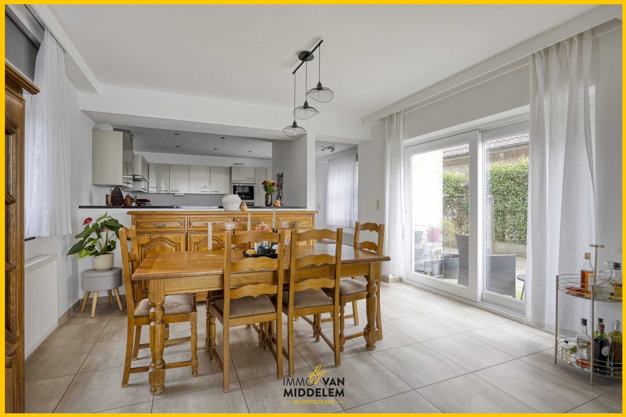 INSTAPKLARE WONING MET 3 KAMERS, TERRAS, TUIN EN GARAGE - foto 4