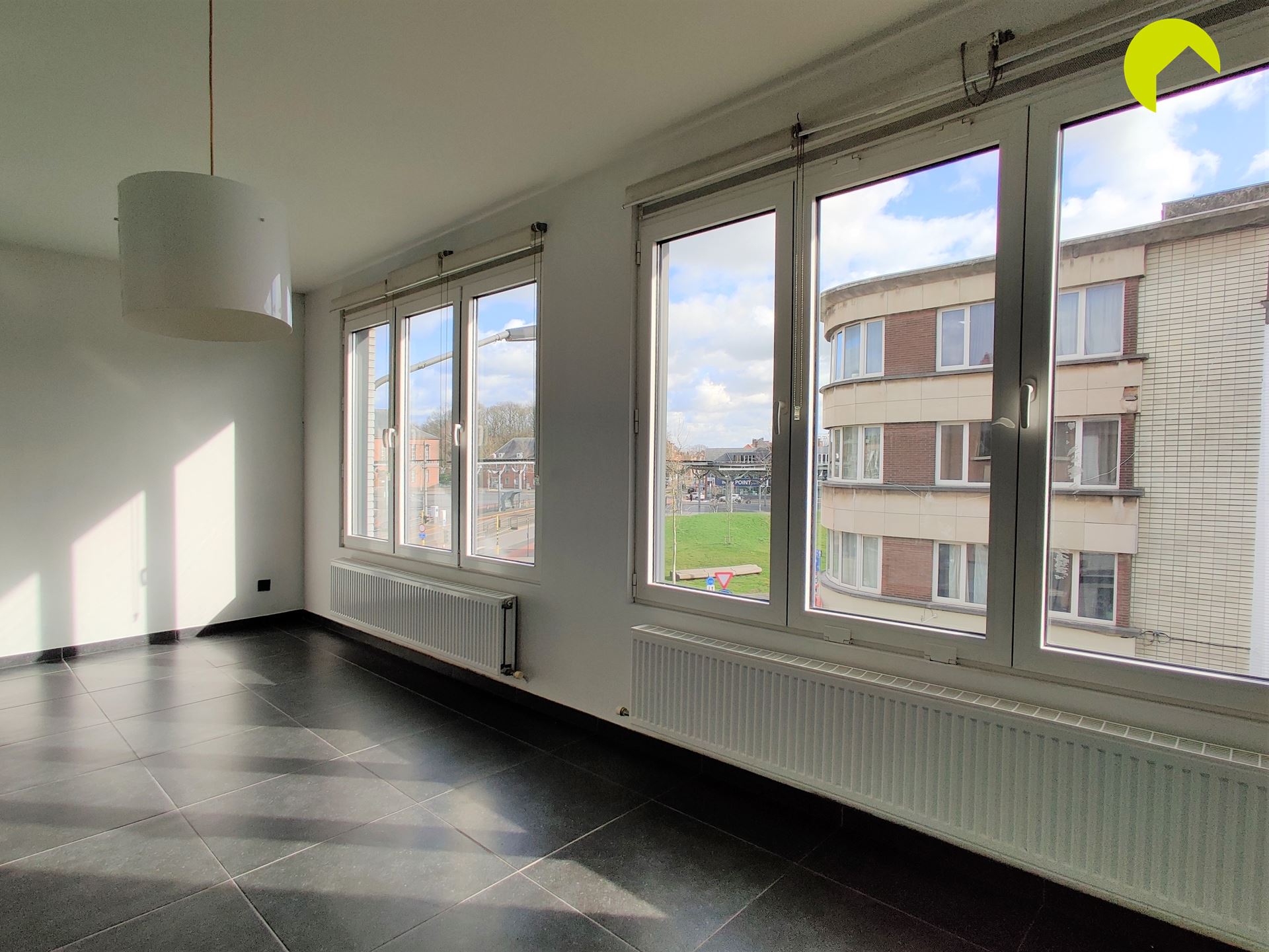 Lichtrijk 2slpk appartement nabij centrum en openbaar vervoer! - foto 3