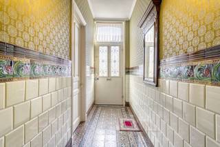 In het hart van het landelijke Proven vindt u in de Obterrestraat 42 deze te renoveren rijwoning.De woning zelf beschikt over een klassieke...