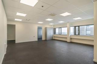 KANTOORRUIMTE (114m²) OP TOP-LOCATIE IN CENTRUM HASSELT.TROEVEN:- Gelegen in TT-center, op 13de verdieping.- Vlotte bereikbaarheid.- Instapklaar.-...