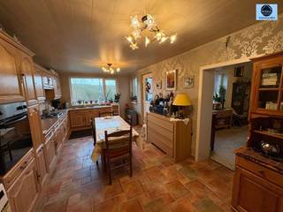 LEUKE GOED GELEGEN WONING NABIJ CENTRUMVraagprijs : 199.000 euro Leuke goed gelegen woning nabij centrum, scholen, winkels....Op de benedenverdieping...