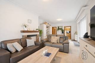 Gelijkvloers appartement in een kleinschalige residentie met privatieve tuin en staanplaats, ideaal als investering of voor eigen bewoning. Gelegen...