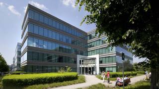 Move-in ready offices / multi-purpose spaces of 2,000 m² for rent, ideally located near the Brussels Ring in the northern periphery of Brussels.<br /><br />The spaces are part of the high-quality “The Sage” park, consisting of three individual modern buildings set in a green environment. The timeless elegance of the complex perfectly reflects your professional image. Each building has its own underground and above-ground parking facilities. On-site amenities include a recently renovated restaurant, bicycle parking, electric charging stations, and more.<br /><br />The offices are equipped with raised floors, air conditioning, and an elevator, among other features. Other surface areas are also available. Immediately available.<br /><br />Contact PANORAMA B2B for further information, plans, or a no-obligation visit: 0477 09 00 09.