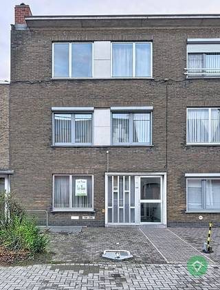 Dit gelijkvloers appartement bestaat uit: inkomhal - toilet - 1 slaapkamer - badkamer - living - keuken - berging - veranda - terras -tuin -...