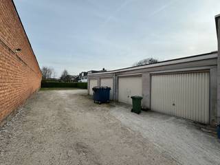 Verhuurd commercieel gelijkvloers op supercentrale ligging in Mortsel.Dit handelspand is momenteel verhuurd als supermarkt aan €2.500,00 per maand...