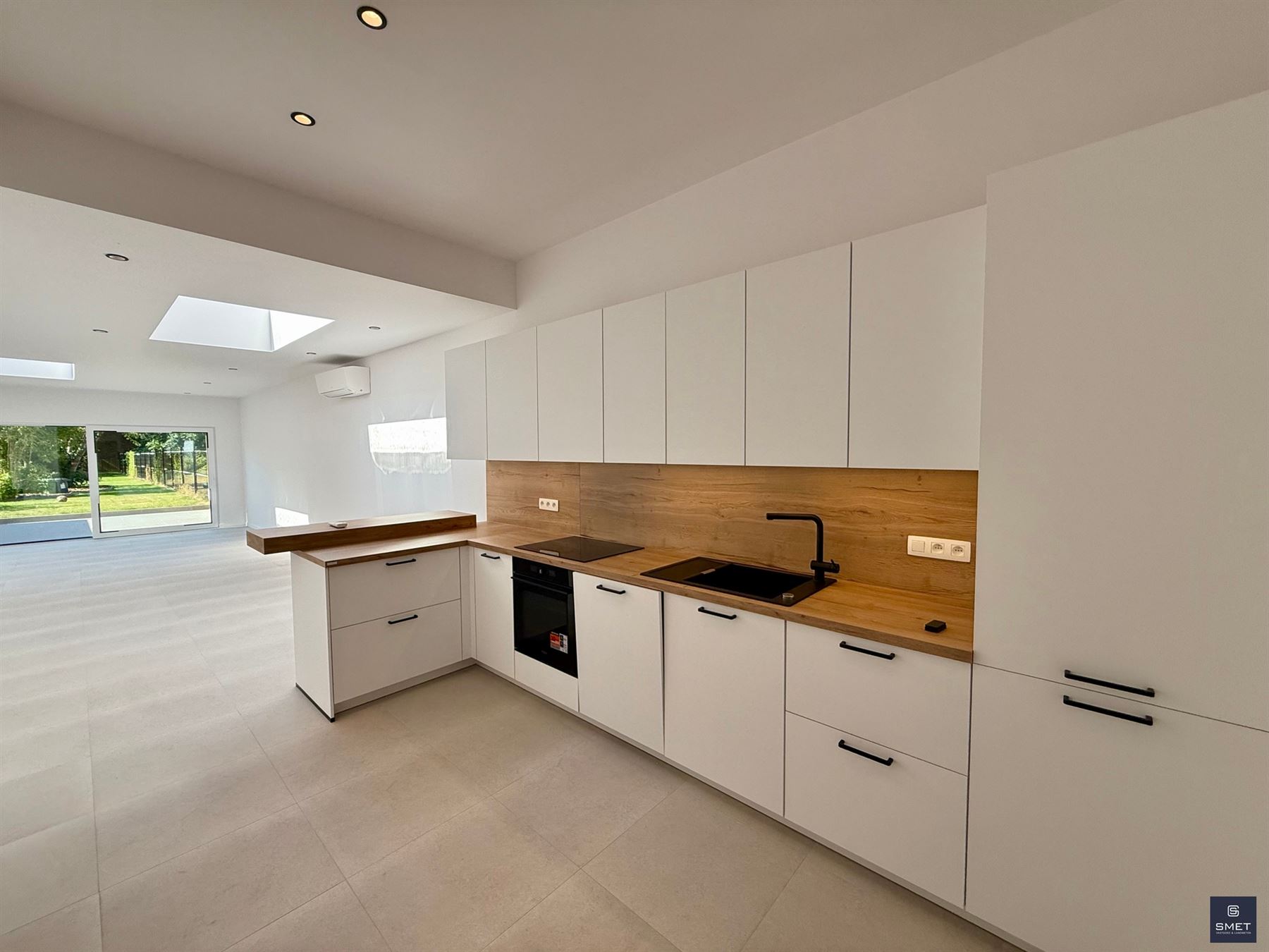 RUIME, VOLLEDIG GERENOVEERDE WONING MET 3 SLPKS - foto 4