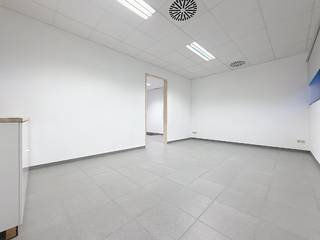 Op zoek naar een ruime, instapklare werkplek waar je meteen aan de slag kan?Deze 2 aanpalende kantoorunits op het gelijkvloers vormen samen één...