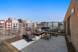 Dit prachtig gemeubeld duplex-penthouse bevindt zich op de 7e en 8e verdieping van een jonge, goed onderhouden residentie in het hart van...