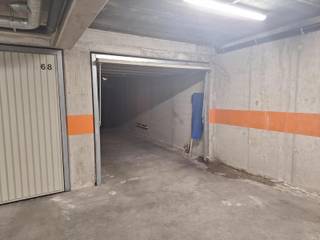 Ruime garagebox op niveau -2 EN staanplaats tegenover de garagebox. Contacteer ons voor een afspraak!