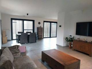 Request your visit at info@optimusvastgoed.be!Forrent: 3 bedroom detached house in Pelt! Thisbeautiful and modern house is located in a quiet street...