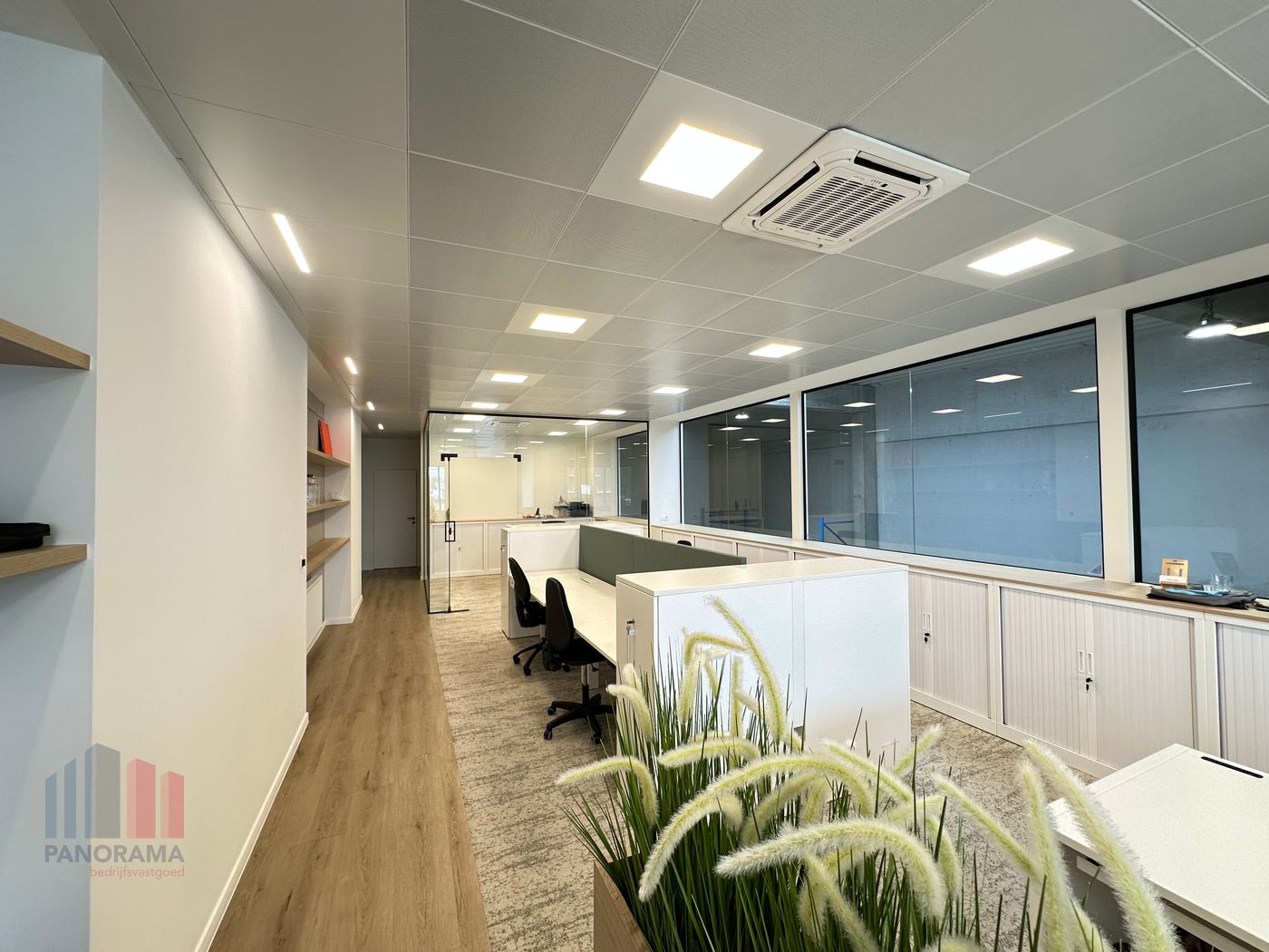Modern en energiezuinige kantoorruimte met opslag te huur in Waregem. - foto 2