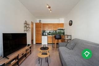 Op zoek naar een charmant stekje aan de Belgische kust?<br />Dit knusse 1-slaapkamerappartement ligt op enkele meters van het strand van Koksijde – de ideale plek om te genieten van zon, zee en rust!<br /><br />🏠 Inkomhal met praktische inbouwkasten<br />🛋️ Gezellige woonruimte met zicht op zee <br />🍳 Volledig ingerichte keuken<br />🚿 Badkamer met douche, lavabo en toilet<br />🛏️ 1 ruime slaapkamer<br />🗄️ Privatieve kelder op het kelderverdiep<br />🚲 Toegang tot gemeenschappelijke fietsenberging<br /><br />Momenteel is het appartement opgenomen in vakantieverhuur met een mooi jaarlijks rendement – ideaal als investering of als tweede verblijf aan zee.<br /><br />📍 Topligging: op wandelafstand van strand, winkels, openbaar vervoer en restaurants.<br />📞 Meer info of bezoek? Contacteer ons vandaag nog en wie weet sta jij binnenkort met je voeten in het zand!