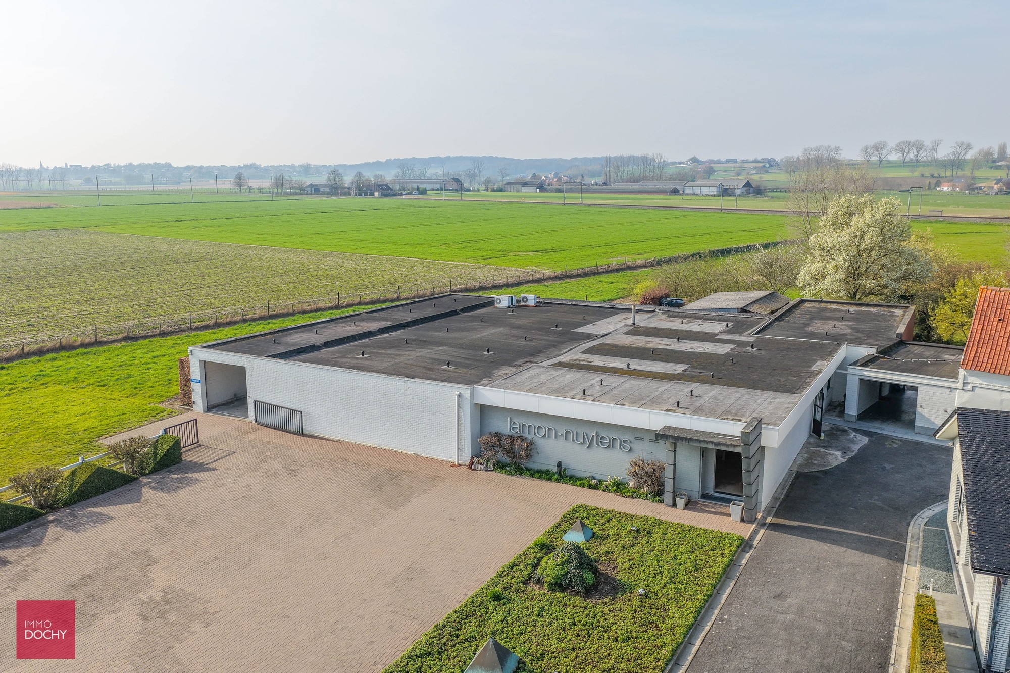 Landelijk en rustig gelegen villa met verschillende gebouwen dienstig voor bedrijvigheid - foto 2