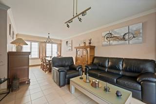 Op een boogscheut van Kortrijk centrum ligt deze verzorgde en knusse woning met tuintje op een rustige ligging in Marke. Deze instapklare...