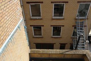 <p><span>TOPOPPOTUNITEIT - te renoveren vergund appartementsgebouw!</span></p><p><span> </span></p><p><span>Indien u op zoek bent naar een uitermate interessante appartementsgebouw te Oostende voor te verhuren of om de appartementen te renoveren en afzonderlijk door te verkopen na renovatie dan bent u hier op het juiste adres. De locatie is op wandelafstand van het Kursaal en de zee van Oostende. Op fietsafstand van het station en het winkelcentrum. Ook interessant om vakantieverhuur te organiseren.</span></p><p><span> </span></p><p><span>Al de appartementen zijn vergund + beschikken ook reeds over een afzonderlijk kadastraal inkomen. </span></p><p><span> </span></p><p><span>Het appartementsgebouw beschikt over 2 huisnummers (51 en 53) en is opgedeeld in een hoofdgebouw en een achtergebouw met tussenliggende binnentuin van 36 m² waarbij u een leuke buitenruimte kan creëren. De appartementen beschikken allen over een leuke typologie, langs de voorkant aan de Timmermansstraat over een brede invulling met veel raampartijen en eigen terras langs de achterzijde op het zuiden. </span></p><p><span> </span></p><p><span>Er loopt momenteel een herstelvordering en de woningen werden ongeschikt- en onbewoonbaar verklaard.</span></p><p><span> </span></p><p><span>De oppervlaktes variëren tussen 45 m² en 92 m². Al de appartementen zijn vrij van verhuur.</span></p><p><span> </span></p><p><span>Er zijn 10 appartementen en een leuk kantoor vergund, dit wilt zeggen dat u koopt aan een stukprijs van 77.500 euro/vergunde kavel.</span></p><p><span> </span></p><p><span>Bel ons snel voor een afspraak om deze opportuniteit te bekijken, de plannen en epc's te bekijken op onze website <span>www.vastpuntgoed.be</span></span><span> </span></p>