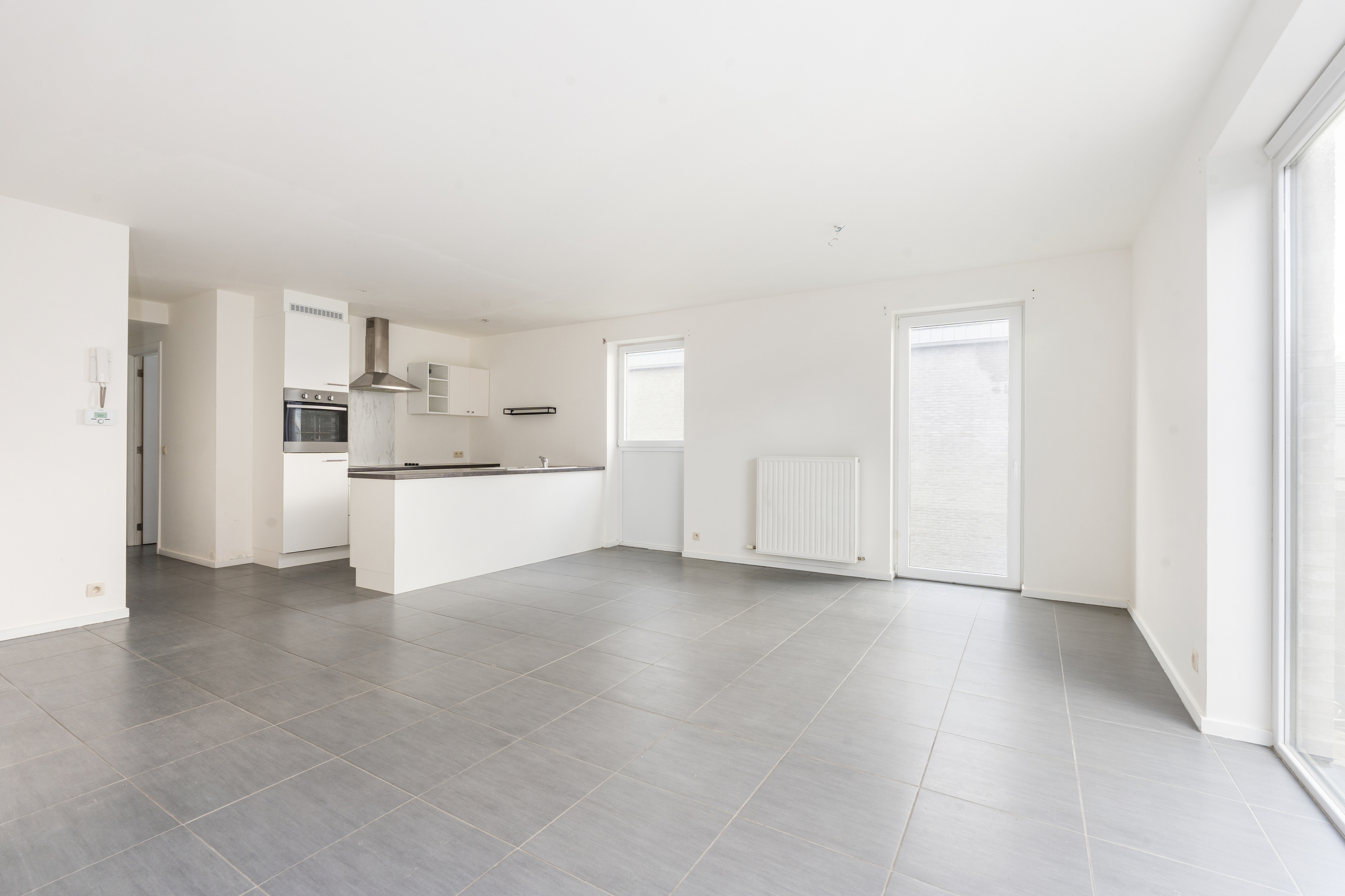 Lichtrijk 2-slpk-appartement met parking in rustige wijk - foto 2