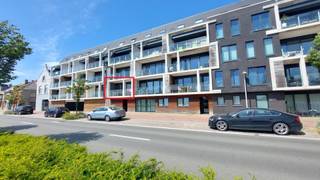 Dit instapklaar en ruim woon appartement is centraal gelegen te Bredenemet prachtig open zicht op het kanaal Oostende - Brugge.Modern ingericht en...