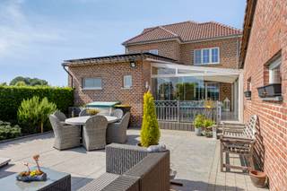 Dans une rue calme et sans issue du village rural de Geetbets, découvrez cette maison individuelle prête à emménager, entièrement rénovée en 2015...