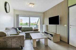 Welkom in deze instapklare bel-étage in het hart van Roeselare, waar ruimte en comfort centraal staan! Met 4 slaapkamers, een lichtrijke leefruimte...