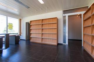Twee mooie, gelijkvloers kantoren te huur van ca. 26,5m² en 30m² gelgen op het Spijker te Essen.