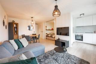 Stijlvol gerenoveerd appartement, op wandelafstand van scholen, winkels en openbaar vervoer.INDELINGInkomhalLichtrijke leefruimte met aparte...