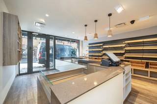 Ontdek dit unieke handelspand in het bruisende hart van de gemeente Haacht. Dit voormalige bakkerspand, waar voorheen een succesvolle bakkerij...