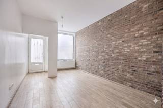 Are you looking for a unique home opportunity in the historic heart of Belgium's oldest city? This charming house on the Maastrichtersteenweg in Tongeren was completely renovated in 2020 with an eye for detail. Thanks to the thorough renovation, you can enjoy modern living comfort here, with all center facilities within walking distance.This property stands out for its special architectural structure. Although the façade width is 3.5 meters, the impressive plot depth of no less than 51 meters provides a surprising sense of space and a unique, vertical living experience with a loft feel. The south-facing garden is a nice, private outdoor area where you can enjoy the sun all day long.The layout of this house in Tongeren is as follows:- Basement: A practical storage cellar that offers extra storage space.- Ground floor: An inviting entrance hall that leads to the bright living space. The open, modern kitchen is equipped with all contemporary appliances and connects seamlessly to the dining room with a view of the expansive garden.- First floor: Here is a spacious bedroom and a completely renovated bathroom equipped with modern sanitary facilities.- Second floor: A full floor with a second spacious room.During the renovation in 2020, the entire technical installation was renewed. The house is heated with natural gas (radiators). In addition to the new heating, roof insulation has also been installed and high-quality windows have been installed, which contributes to favourable energy consumption.This ready-to-move-in house is currently for sale and offers a perfect balance between urban dynamism and modern living comfort.Register of measures: no