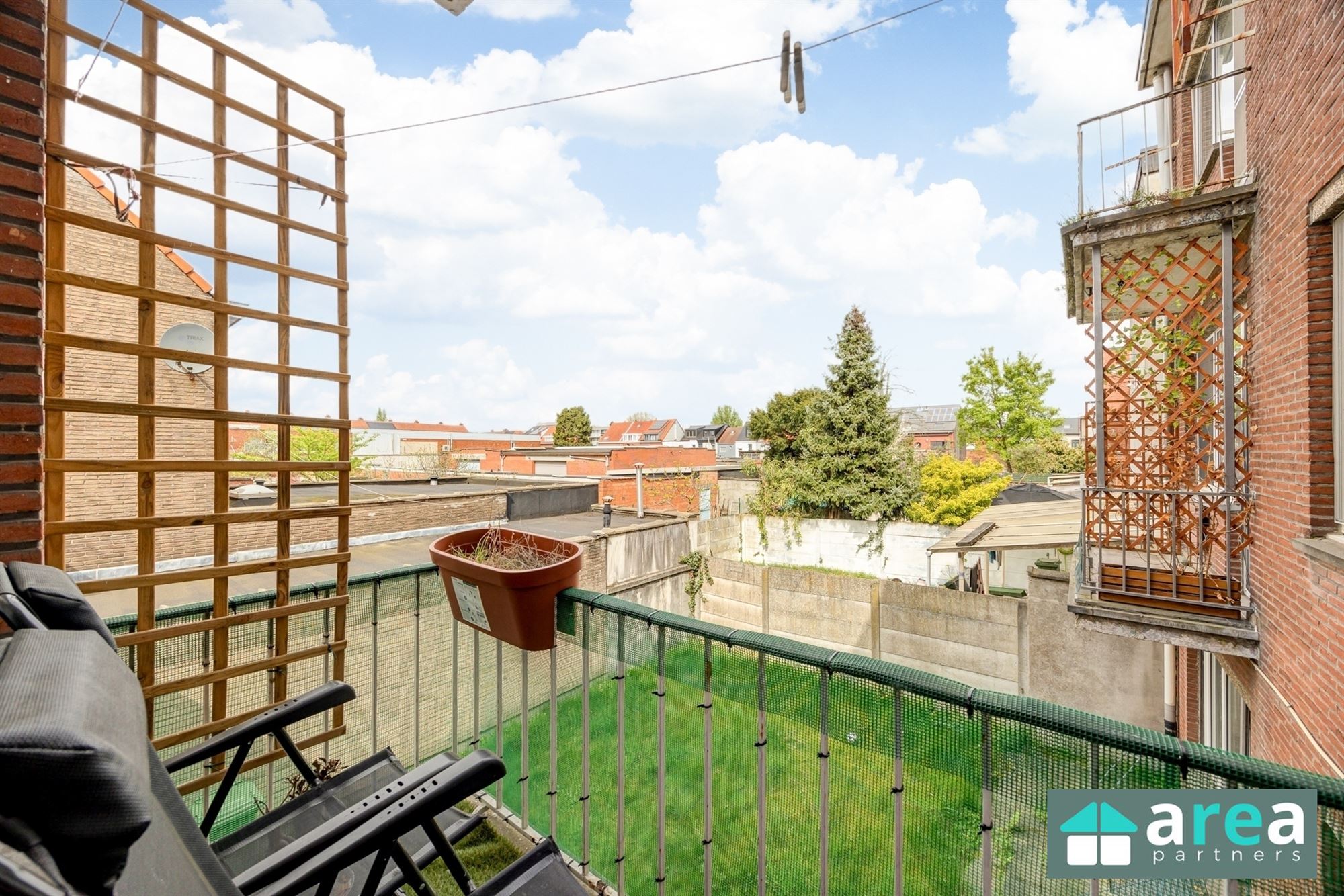 Instapklaar appartement met terras, garage en staanplaats! - foto 2