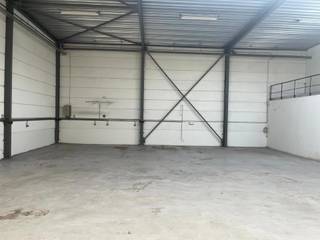 Merksem: nabij haven: magazijn 186m² met kantoor 205m²