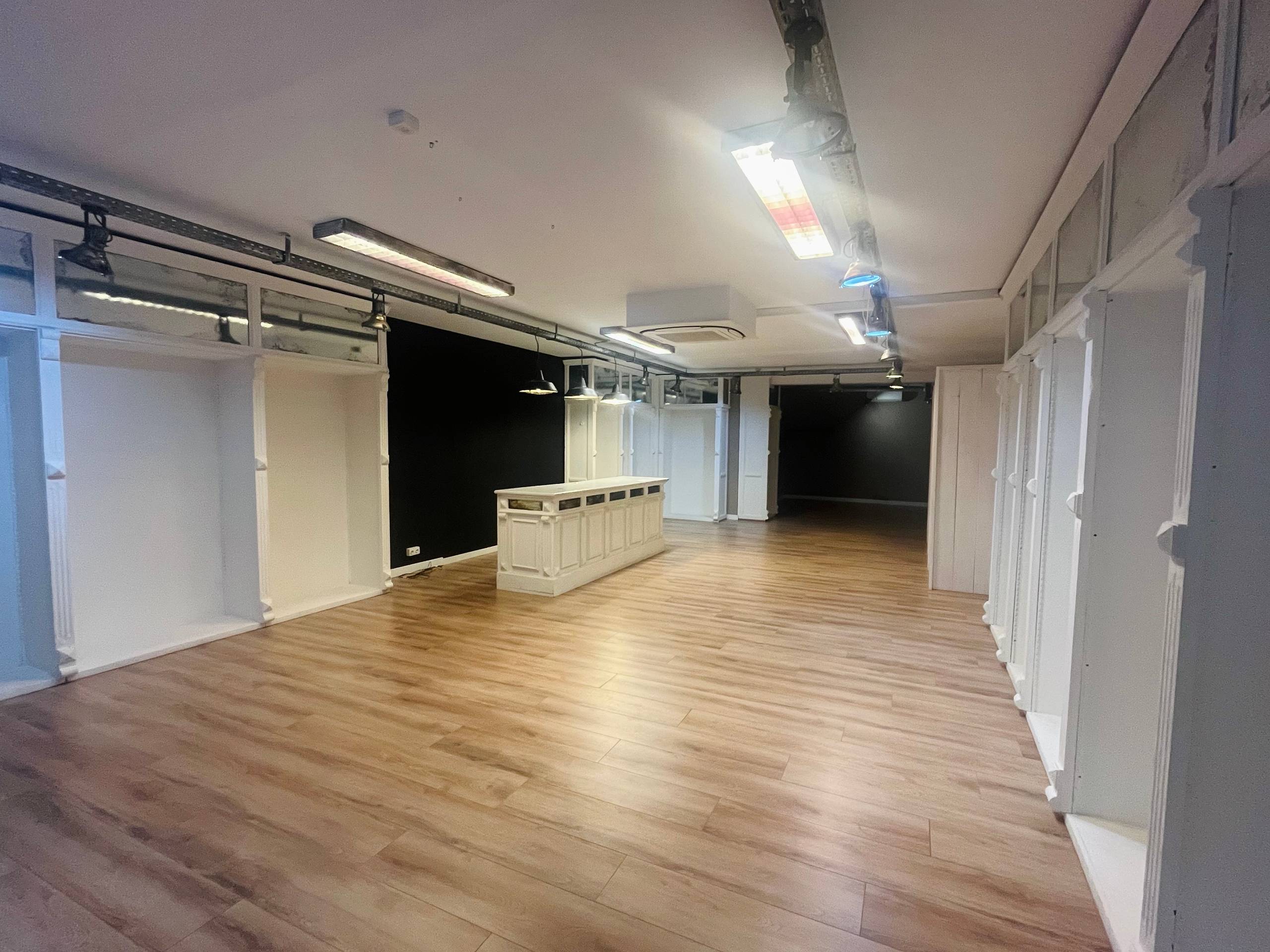 Commercial à louer à Wellen - photo 3